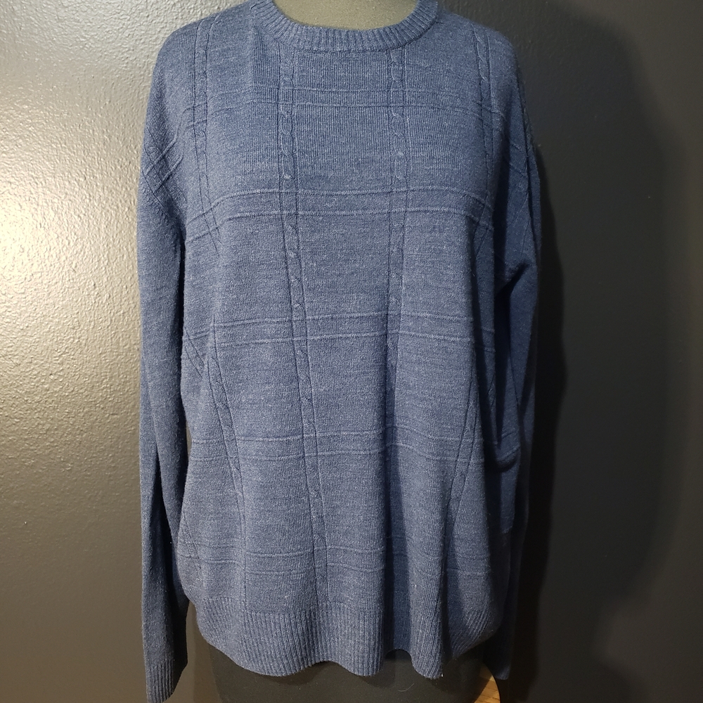 37. Vintage Men's Blue Crew Neck Sweater Sz Large